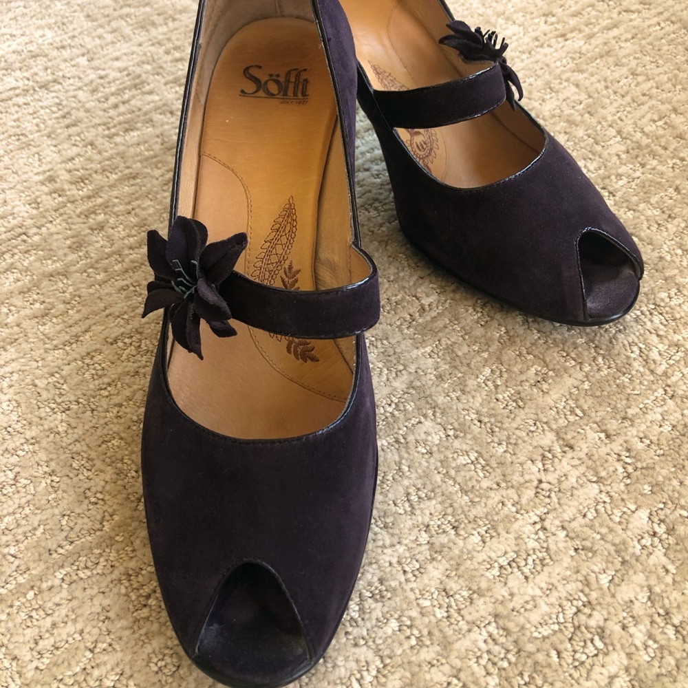 Sofft peep toe lilac suede pumps